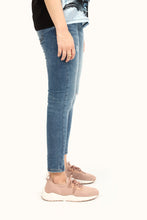 Load image into Gallery viewer, FALSE